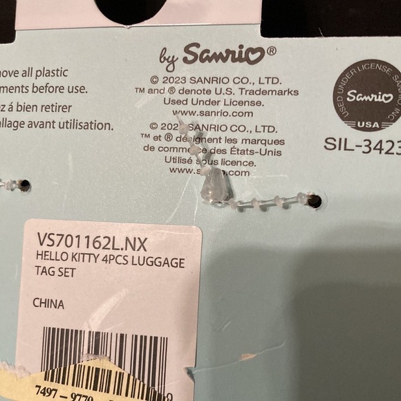 FINAL SALE! NWT! HELLO KITTY & FRIENDS SET OF 4 LUGGAGE TAGS - Picture 9 of 14